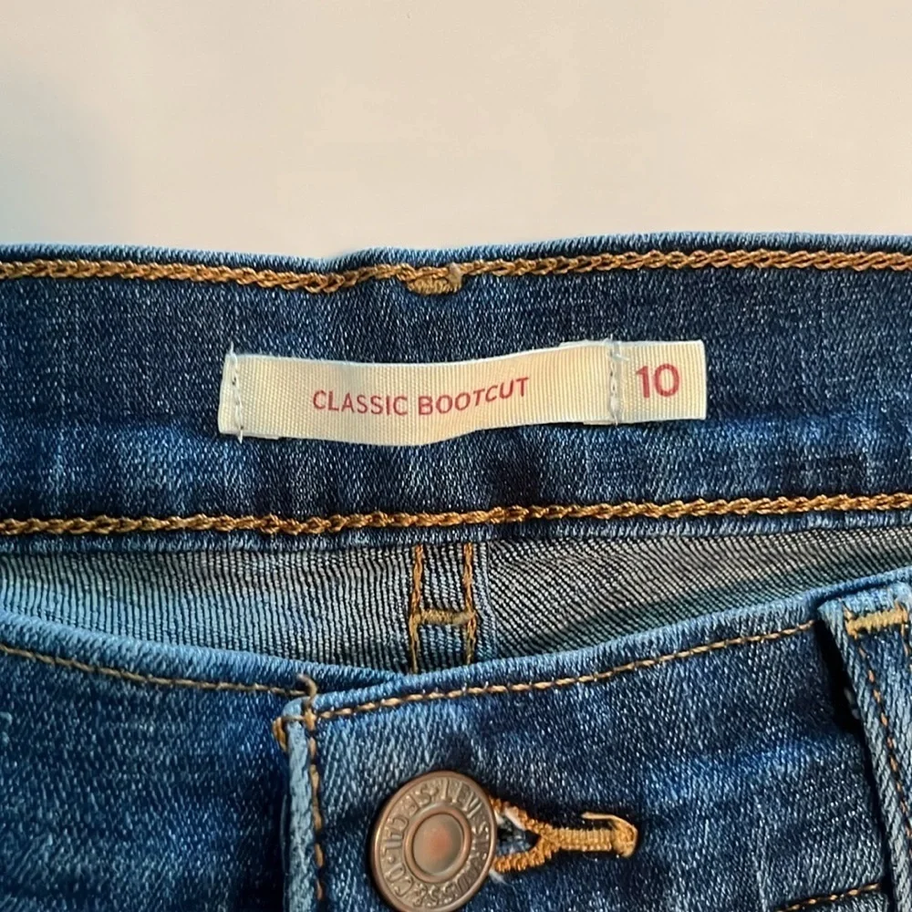 Levi’s Classic Bootcut Mid Rise Size 10
